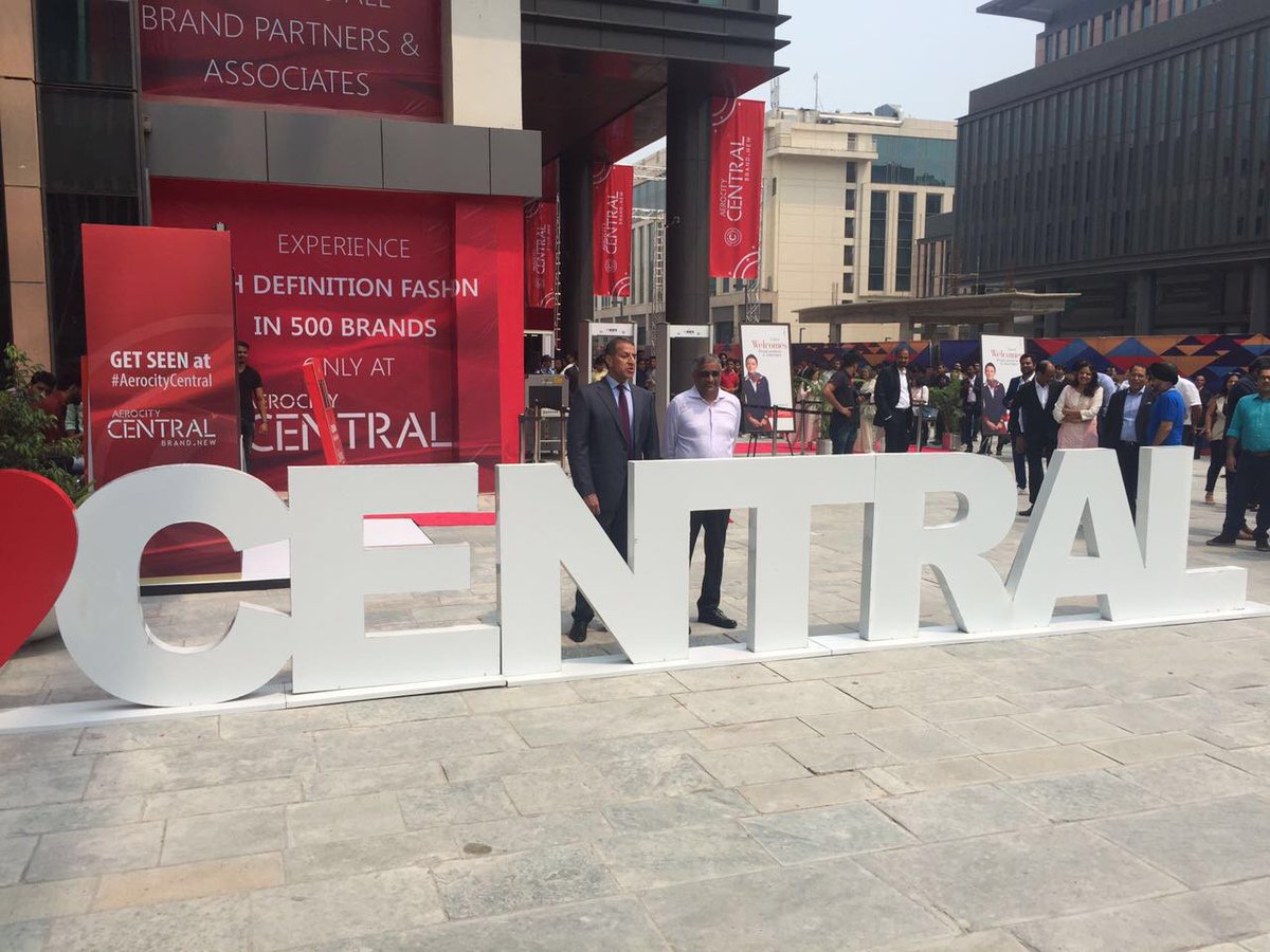 madan1512's tweet photo. New age HD fashion store @centralofficial launched in  #newdelhi at #aerocity by @kishore_biyani n #rajanmittal https://t.co/LZeZk8UjOe