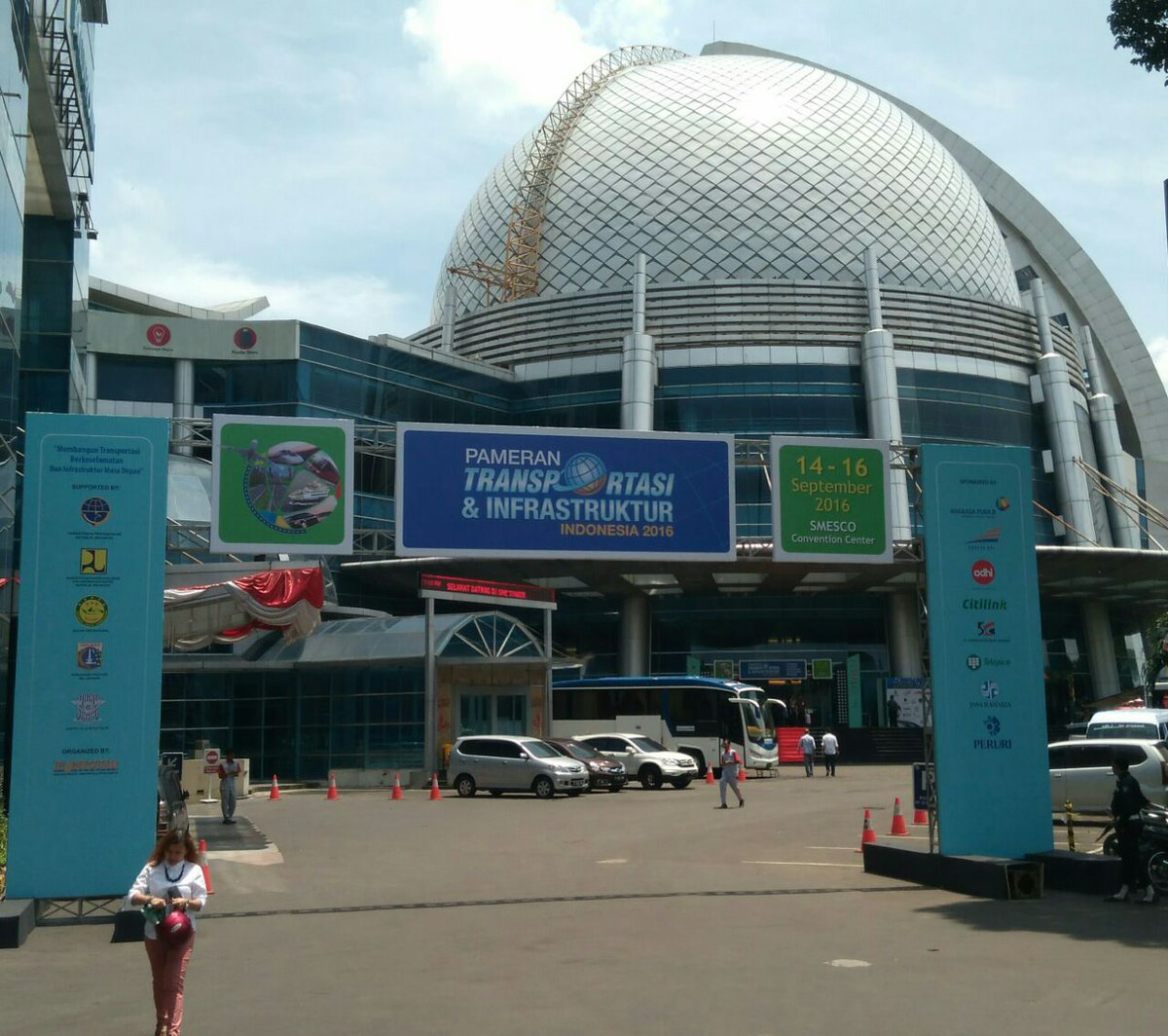DuniaBumn's tweet photo. Di #TII2016 anda bisa tahu langsung kabar kemajuan transportasi dan infrastruktur yang digawangi BUMN https://t.co/r4vkFbSit7