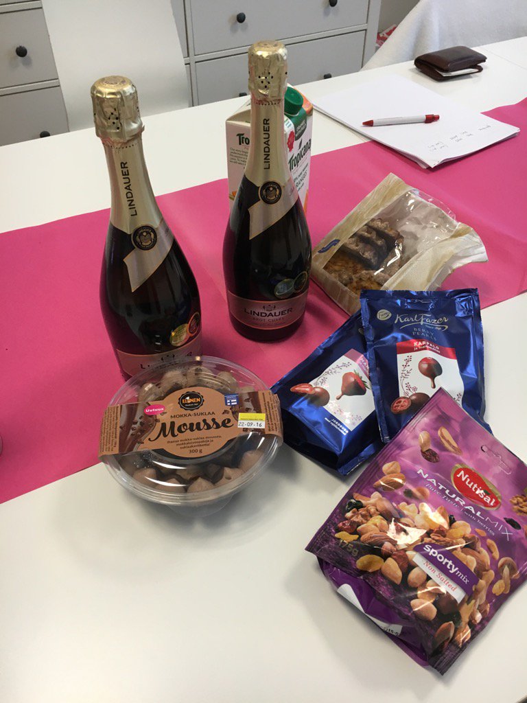 Tyhyä parhaimmillaan. Paltsu työntekijöiden kanssa 🙂