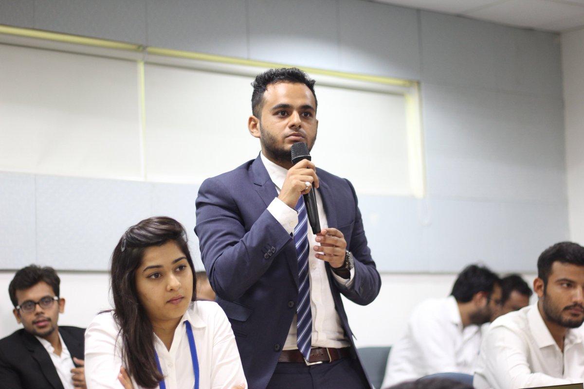 GreatLakes_MBA's tweet photo. High energy Q & A session begins #GLHCMC2016 with
Sanjay Behl of Raymond India https://t.co/dXOOqQuGRI