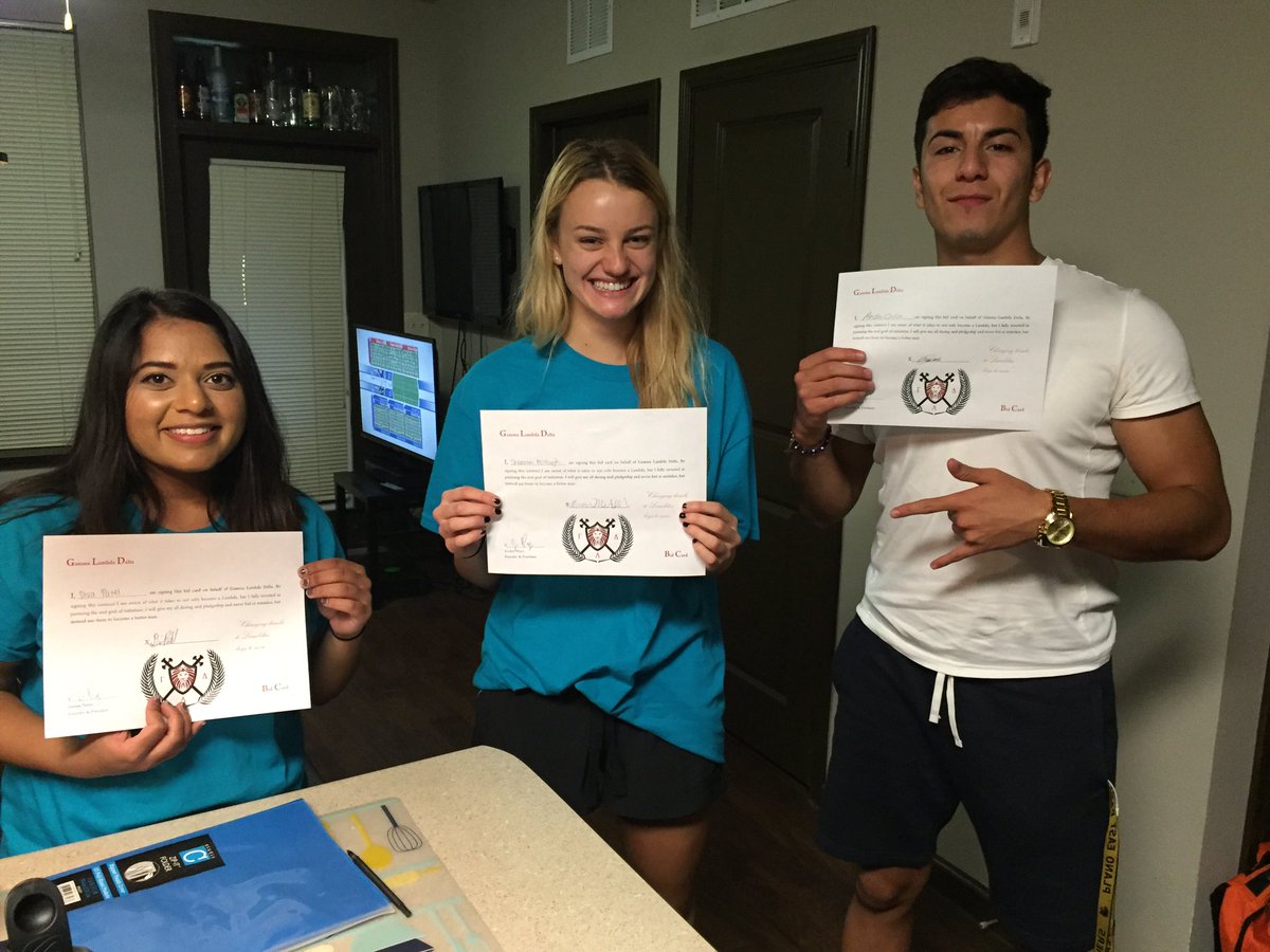 NorthTXLambda's tweet photo. Girls can sign? Woah, switchin it up. Congrats to our only lady pledges and Arda! #rushweek #rushfreakinlambda https://t.co/KQuJ9sk4fv
