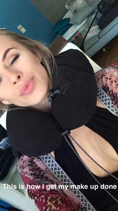 Me in the morning when I get my make up done, best way to do it 👌🏻 https://t.co/vbHLdgMLHK