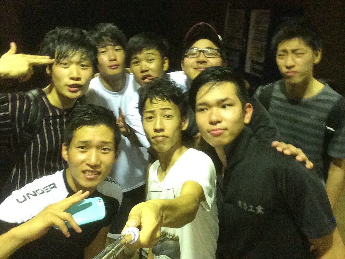 Rikuto27's tweet photo. やべーな。
テストなのに普通にバスケしてたのは馬鹿すぎた😂詰んだw

このメンツでバスケ出来たのが最後だったのか、もう同じメンツでできる事も2度とないと思うと寂しいよ🏀
#ANDFIVE https://t.co/CLXRiuZ0IU