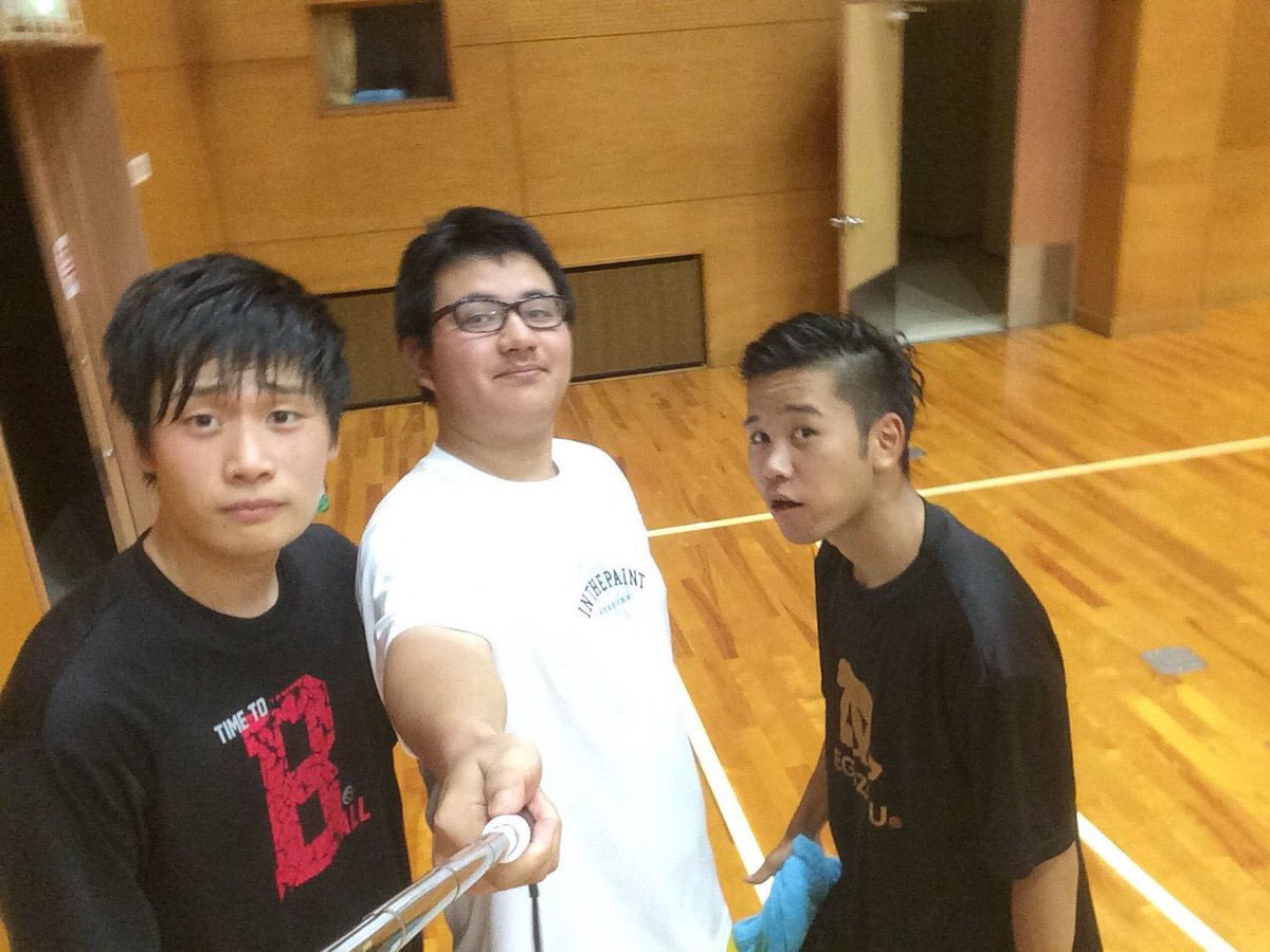 Rikuto27's tweet photo. やべーな。
テストなのに普通にバスケしてたのは馬鹿すぎた😂詰んだw

このメンツでバスケ出来たのが最後だったのか、もう同じメンツでできる事も2度とないと思うと寂しいよ🏀
#ANDFIVE https://t.co/CLXRiuZ0IU