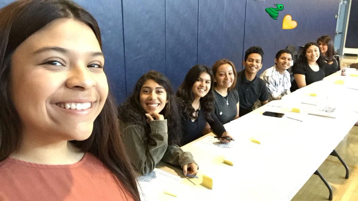 PythonPride's tweet image. big S/O to these & our many more ASB Members that made Picture Day quite a success ๐ธ