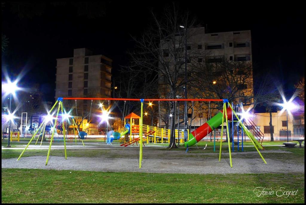 MartinezAyerra's tweet photo. Gracias al trabajo del personal de mantenimiento de la @LaPlataMLP la Plaza España está cada vez mejor! @JulioGarro https://t.co/BZ2vdoqe8p