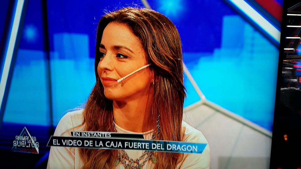 MarianaZuvic's tweet image. &quot;En las bóvedas guardaban vinos, en el monasterio limosna y en el dragón cloro, nos quieren tomar de tontos&quot;.