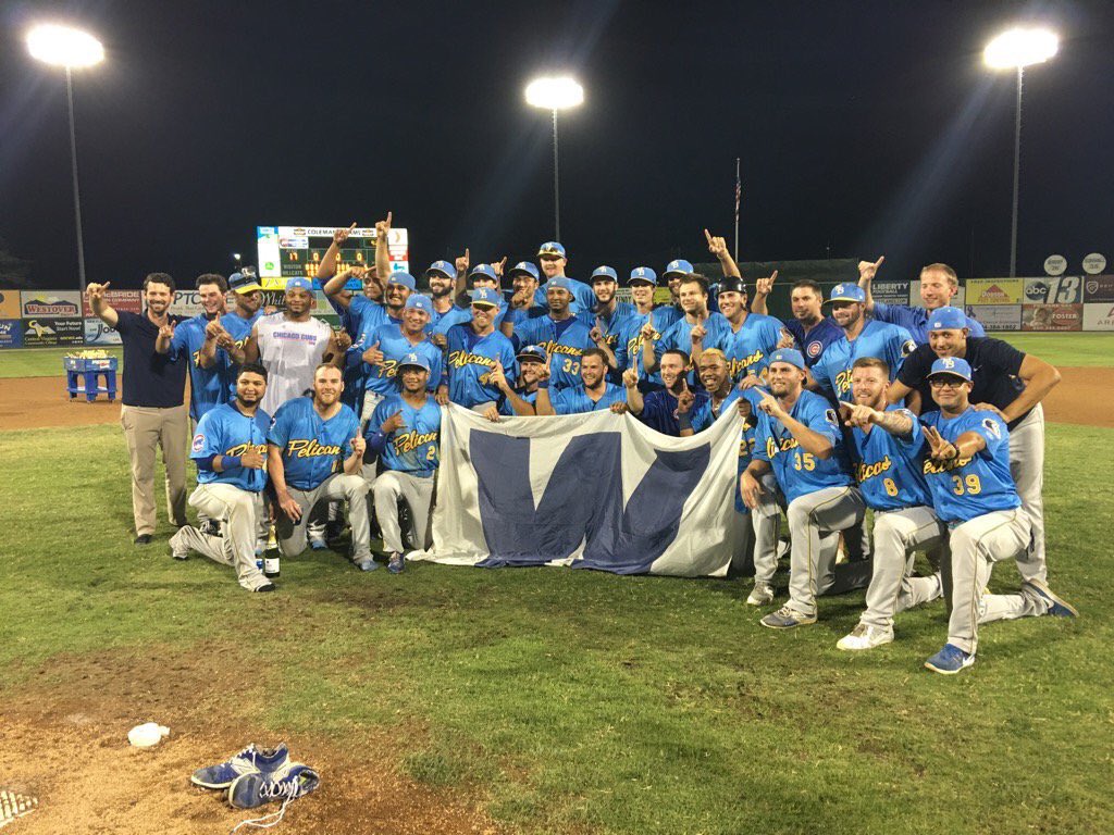 tpearson_16's tweet photo. Champions babyyyy!! 💍💍💍 @Pelicanbaseball https://t.co/E6AE5u9eU7