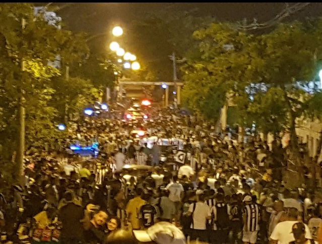 CamillaDaudt's tweet photo. "A torcida do Botafogo eu conto nos dedos" 
Quantos dedos você tem então seus filhos da puta https://t.co/ma9hYsIpOV
