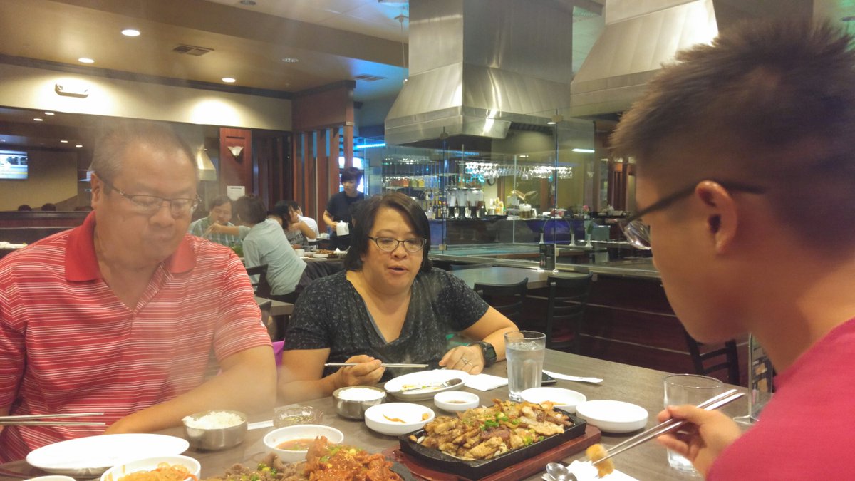 howdoyousayng's tweet photo. Last dinner all together before @tonwehttam moves to UC Santa Cruz #beque https://t.co/V02zIyvZ1t