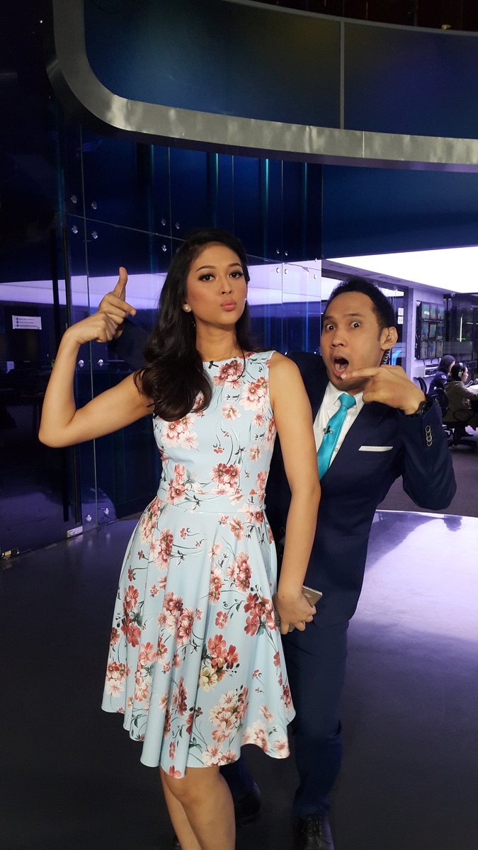 look who's back (again).. setelah menjadi seorang Bunda , akhirnya Bunda <a href="/MarySaturday/">Maria Sabta</a> hadir kembali di <a href="/ENews_NET/">ENews_NET</a>