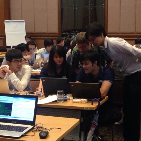 axsh_en's tweet photo. Axsh's engineers giving #WakameVDC training at Metro Systems in Thailand. #Cloud #SDN #VM #Virtualization #VPS https://t.co/x6FD8LBIRb