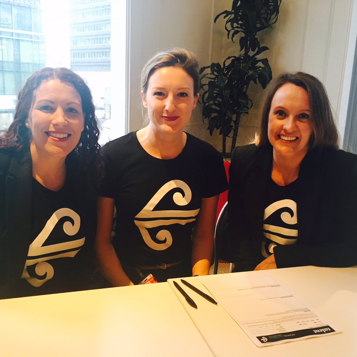 Representing <a href="/AirNZCareers/">Air NZ Careers</a> at the #NZST job fair #airnztalent @AntHallNZ <a href="/holley_emma/">Emma</a>