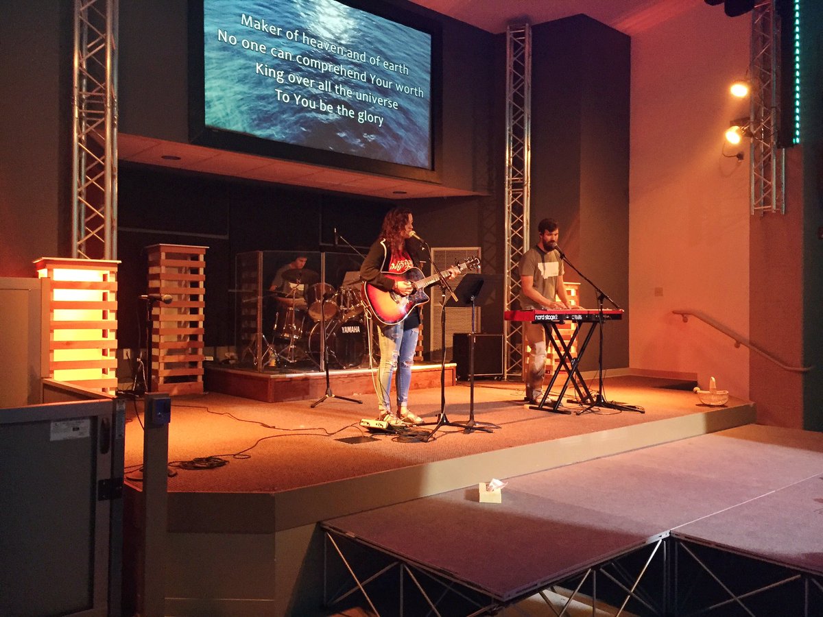 kendra_fournier's tweet photo. This BEAUTIFUL girl sang at youth group tonight &amp; did absolutely amazing. I am so proud of her. Love you lots Liza 😘 https://t.co/tSs7kbV9iI