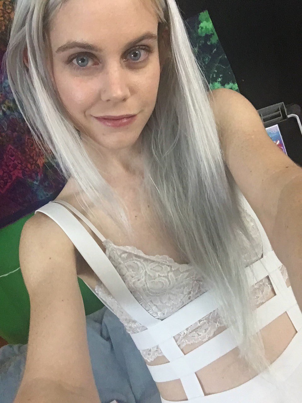Fiona Sage в X: „Logging on! t.co0K0AdPpLUY  t.coE5uwEIom0y“  X