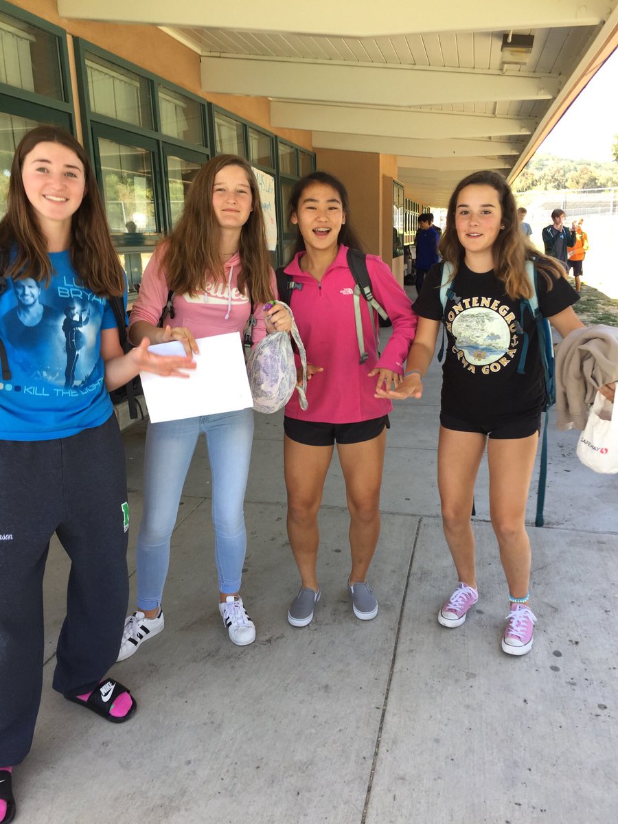 MHSCatherineL's tweet photo. Latin scavenger hunt at lunch #miralatin @MagisterDavis1 @magistercarp https://t.co/H114P2wM5s