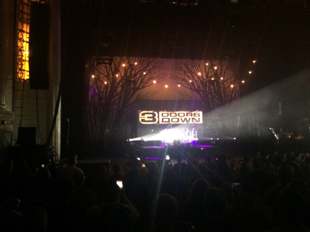 lizzy1124's tweet photo. #3doorsdown https://t.co/Szt5P9B6IJ