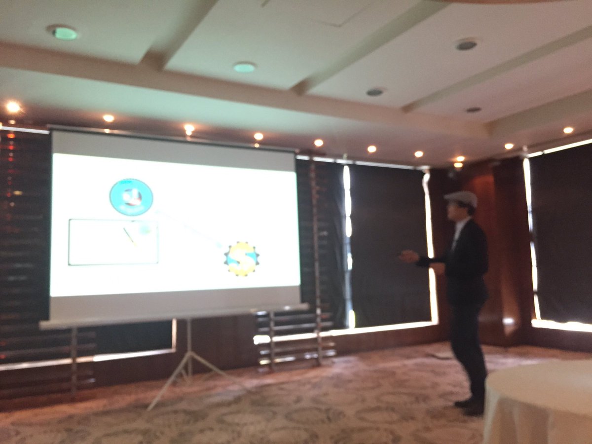 AAdelebe's tweet photo. Dr Wu @mich8elwu in Bangalore presenting the 4 gear science of social at #WNID @LithiumTech https://t.co/J0BWjcdQzc