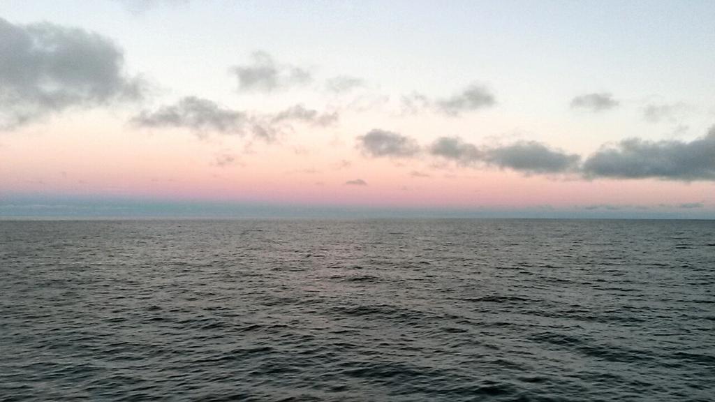 annecdlh's tweet photo. From sunup to sundown, days just melt together @LakeGuardian #CSMI2016 #LakeSuperior https://t.co/HhlBgPt74F