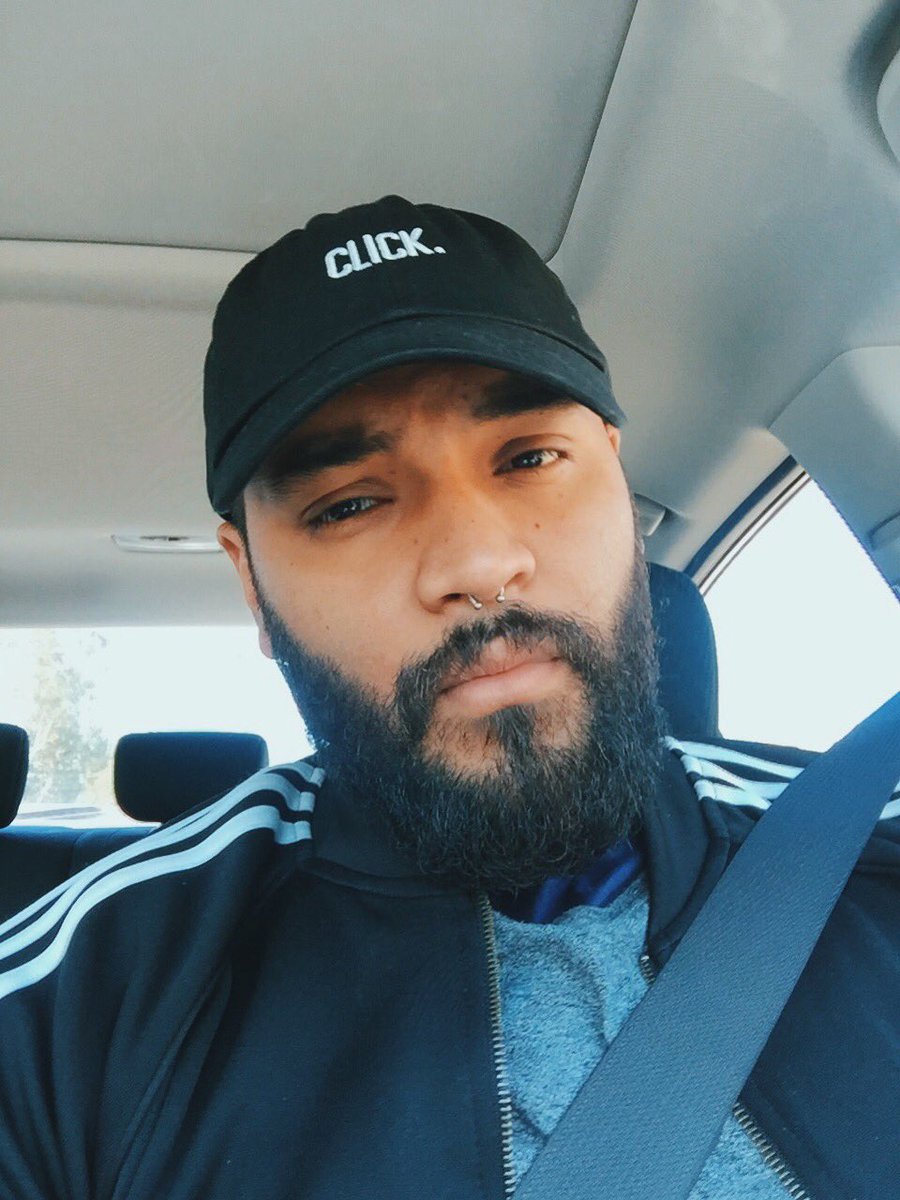 alfredjhenri's tweet photo. When the @vanstyles visual hat shows up at your doorstep. You wear it all day 
#visualapparel https://t.co/wxKFaxAZwb