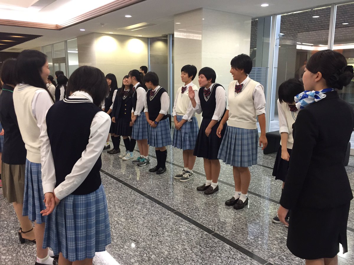 札幌観光ブライダル 製菓専門学校 Twitterissa 札幌東商業高校のみなさん 午後からは マナー練習 姿勢トレーニング中 ピシッ Https T Co 24vamtctnx Twitter