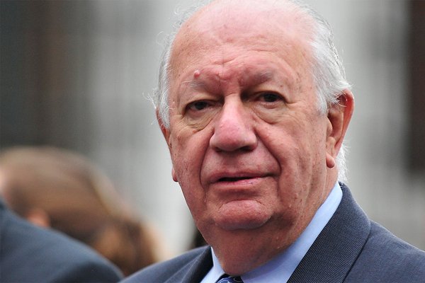 Emol's tweet photo. Lagos tras reunión con directiva del PPD: "Se ha definido cómo se va a escuchar a la gente" https://t.co/yaSsWGeeT2 https://t.co/7qVKi1OX47