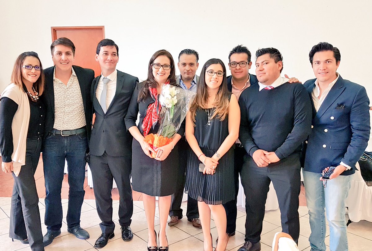 cynthialopezc1's tweet photo. Su cariño y amistad son un tesoro, gracias por siempre apoyarme y creer en este proyecto de equipo,los quiero mucho! https://t.co/s7iJayGk2B