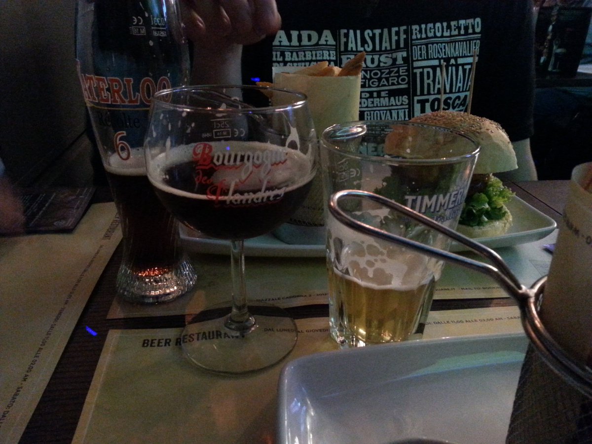 fusi79's tweet photo. Non solo #startup a #milano questa settimana!
#milanobeerweek2016!
ieri @SloanSquareMI !#beer #craftbeer! https://t.co/ZZMTBHKbp7