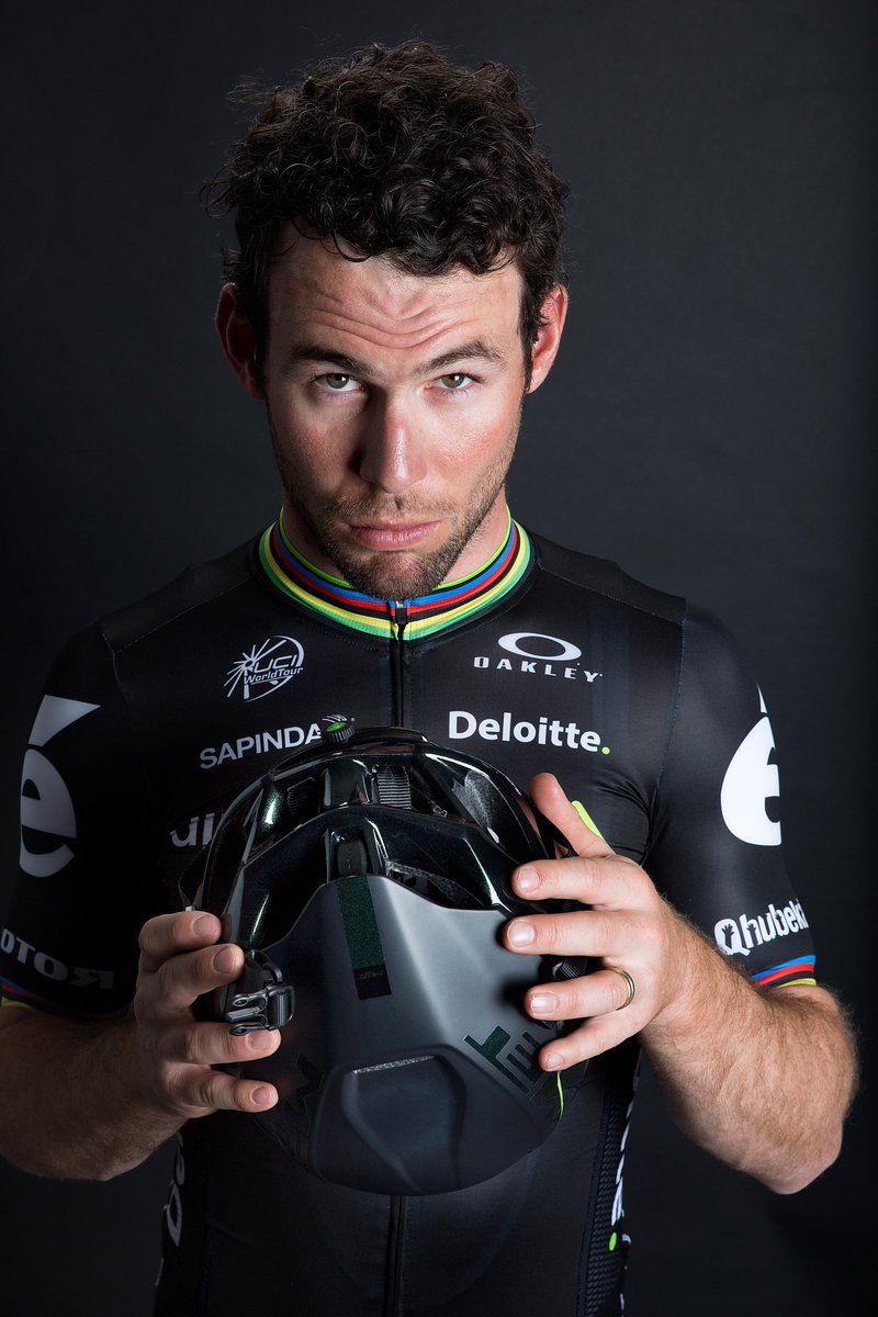 met_helmets's tweet photo. “#MetManta is visually stunning, incredibly light, aerodynamic and super comfortable to wear..."@MarkCavendish https://t.co/2HN25TrW8L