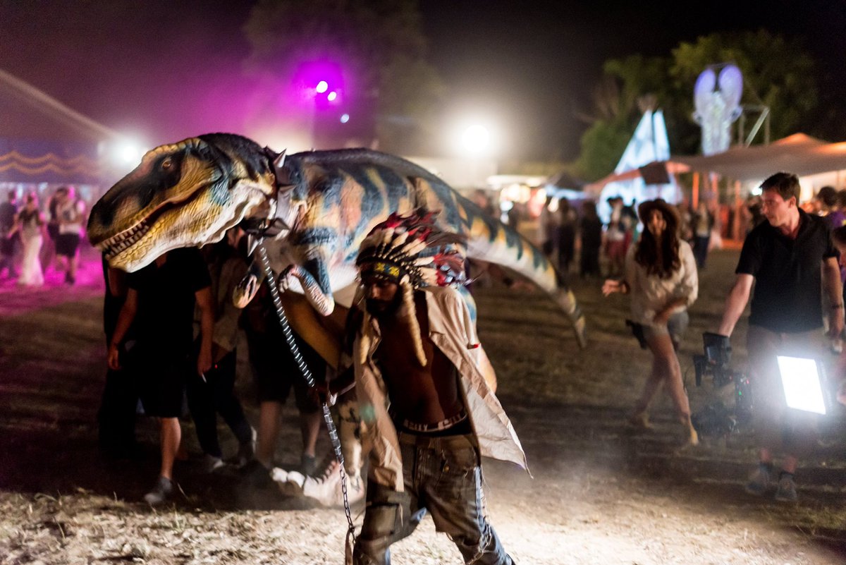 FestBouc2015's tweet photo. Un petit dinosaure est passé nous voir samedi au #festbouc 
#Denver #dinosaur #festival #Saturday #Night #samedi https://t.co/9kbFPROlow