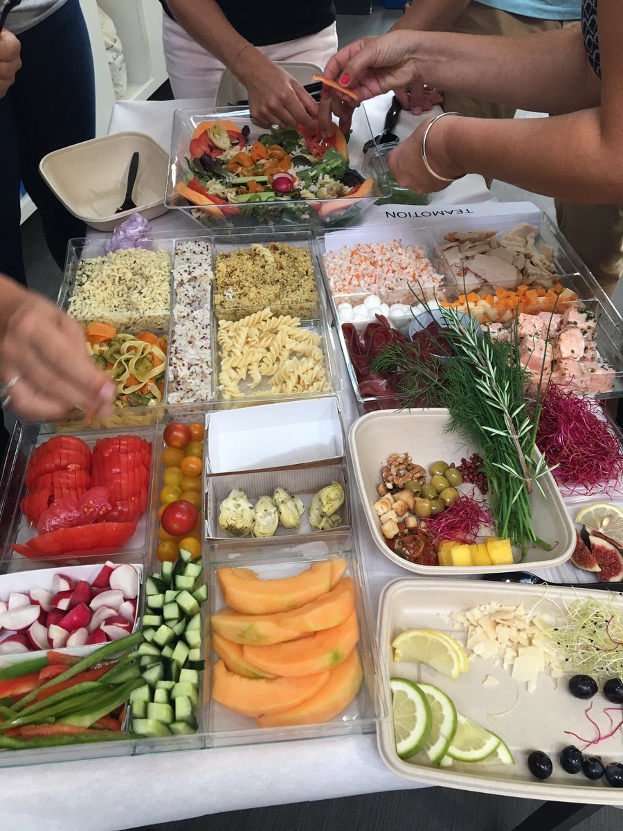 SaraaLbth's tweet photo. La teamotion commence à avoir très faim #pornsalad #teammotion #seminaireanaik #yummy @Anaik_company https://t.co/qHXCkVJhWk