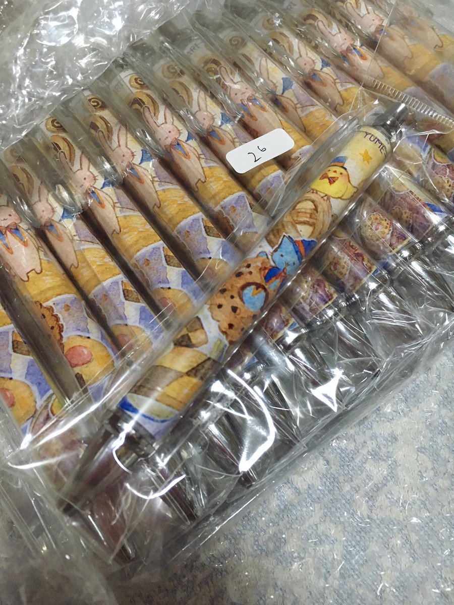 namikodbrk's tweet photo. ボールペン新しい絵柄が届きました！クッキーとゆめわたりです。背景適当なのですが、全体はこんなです。
恐らく10月ティア合わせになります^ - ^ https://t.co/LfSge4IdMM