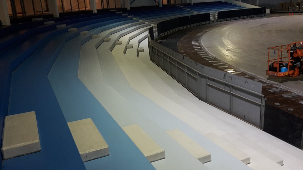 VLAQSynthetics's tweet photo. #cool #thialf  in samenwerking met @VLAQSynthetics is hier gekozen voor de VS 210 coating. Met dit frisse resultaat. https://t.co/UsfXBHCj3k