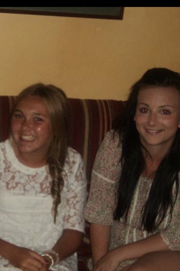 Graciee_GC's tweet photo. @daisymia_willis omg 🙈😂 glad we don't look like this anymore 😱 https://t.co/QF7Dla0R6c