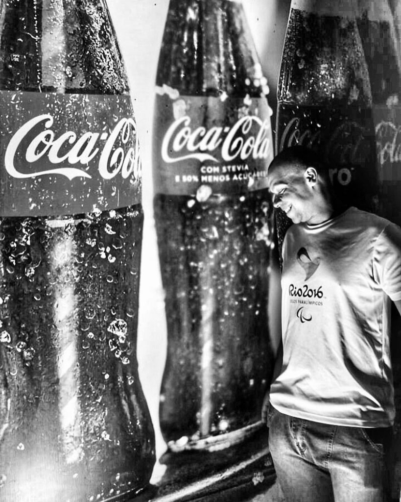 juliuneves's tweet photo. 😌😁 #cariocalifestyle #blackandwhite #cocacola #paradacocacola #paralympics #tastethefeelin… https://t.co/E6UQoLIOS6 https://t.co/ieflhiTVBS