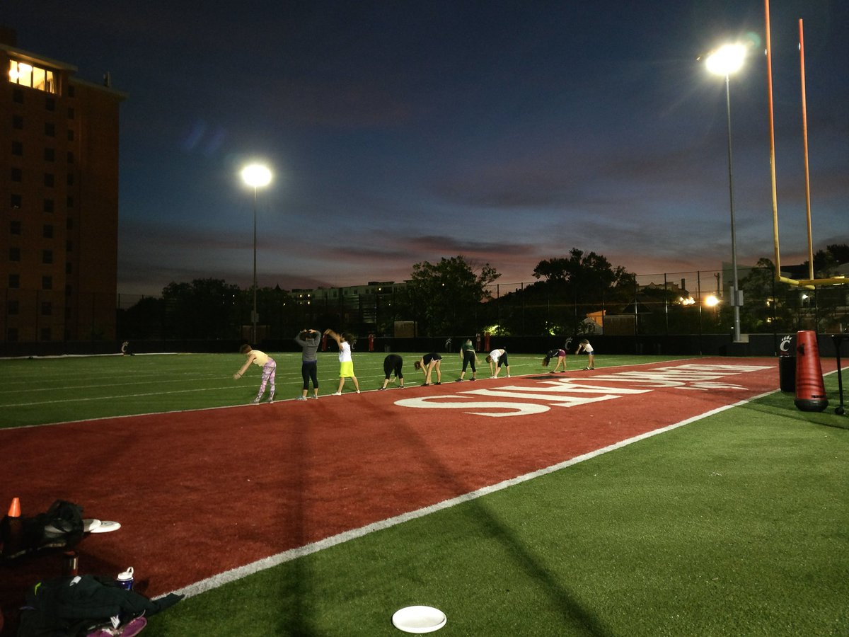 UCToxicUltimate's tweet photo. Practicing before sunrise because football said we couldn't tonight #womeninultimate #cincysnapbacks https://t.co/y5aSoPKcUb