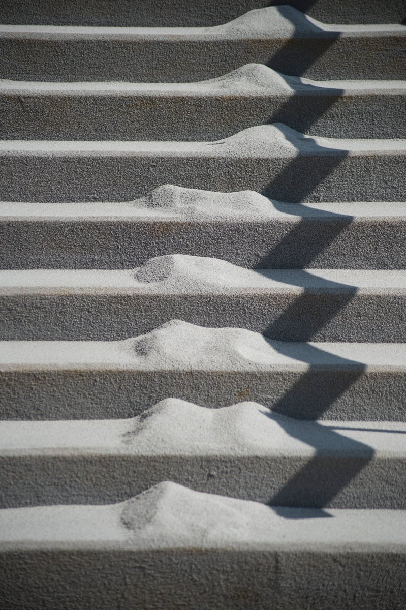 ZDM_Warszawa's tweet photo. Schody na @lazienkowski. Trwa układanie izolacji i montaż balustrad. https://t.co/ob2Oc10kQh https://t.co/8yR6be5Dyt