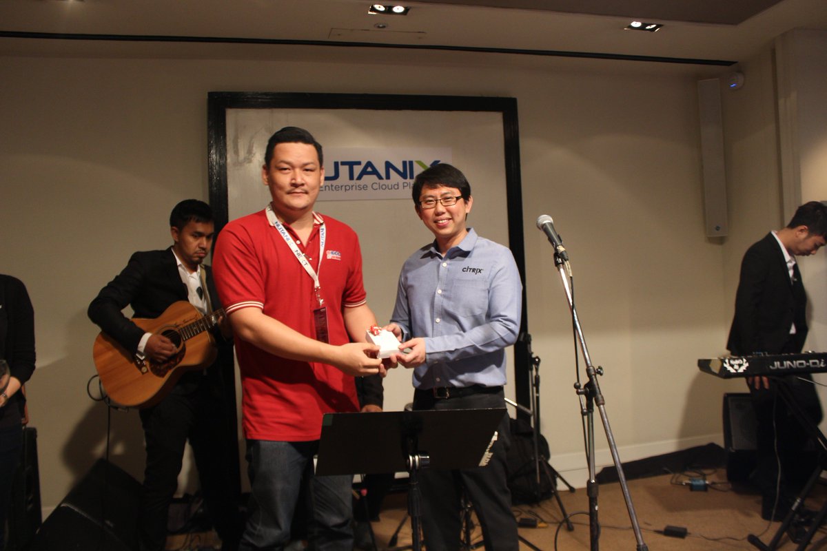 DSAnewsportal's tweet photo. Congratulations winners of the prize today! #NEXTour @Nutanic #EnterpriseCloud https://t.co/R96obmr8RQ