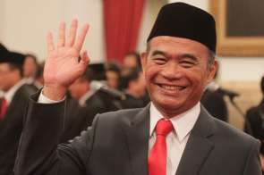 FPJatim's tweet photo. Menteri Baru Rombak Kurikulum SMK - https://t.co/SNlNITmKaJ https://t.co/7YtK3NlRS6