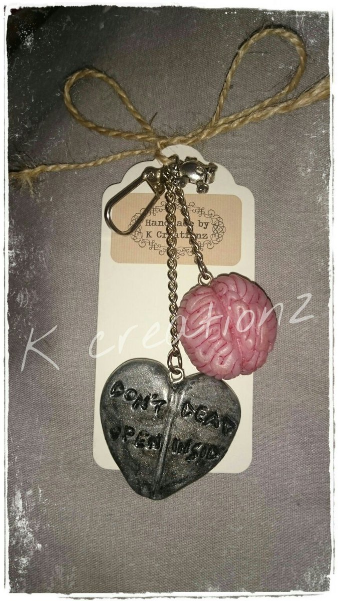 K_creationz101's tweet photo. A few more halloween items all can be made bigger #handmade #halloween #creationz #kcreationz101 https://t.co/kxvQL7c1Yq