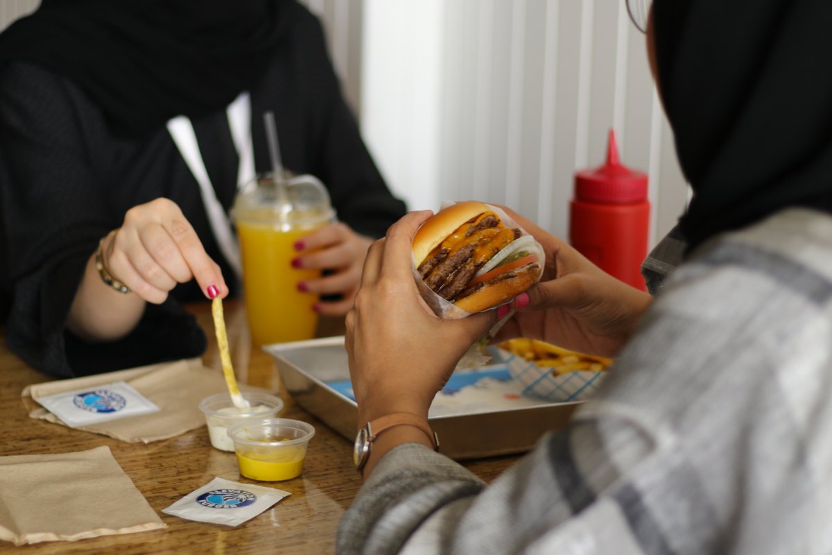 EBurgerBahrain's tweet photo. Mention someone you want to go to #Elevation_Burger with! https://t.co/DSBFdH9pPS
