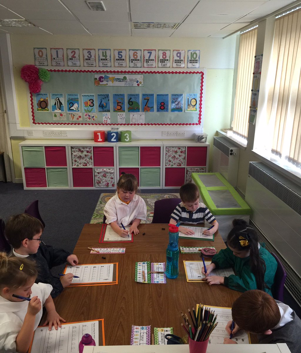 KnoxlandSchool's tweet photo. Primary One children are very busy practising their phonics and handwriting. https://t.co/e876wLlUTx