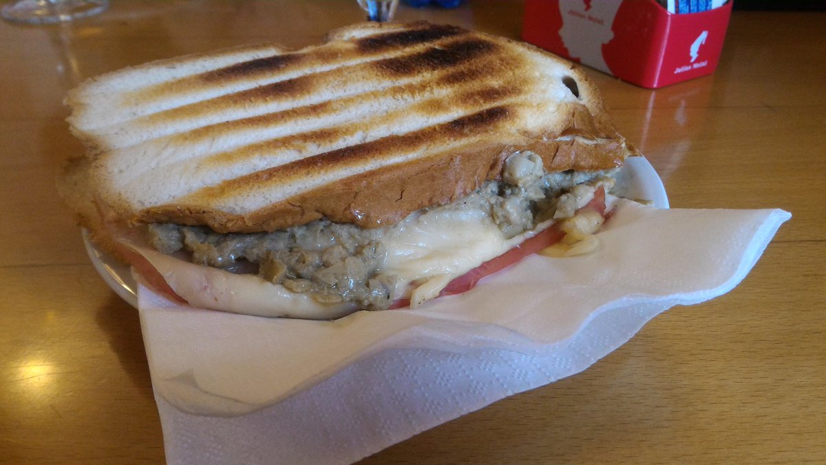 Nico8757's tweet photo. Toast ai carciofi di #fiames sei mio!!! https://t.co/qcKGn5oANy