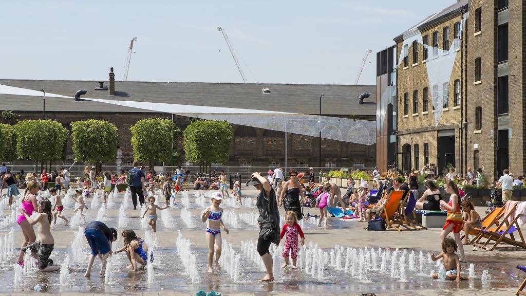 If you're in London you'll definitely be in need of a public water fountain today! ow.ly/HoSg304eFIC #heatwave