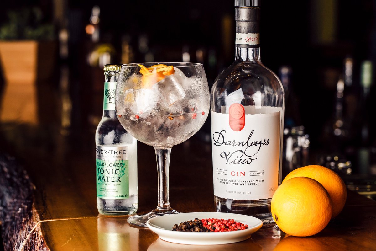 ElSurDubai's tweet photo. Let the evening beGIN with Darnley's View Perfect Serve.

#Gin #Tonic #cocktail#bar #UAE #dubaimarina #eidmubarak https://t.co/ViMrXQwP8u
