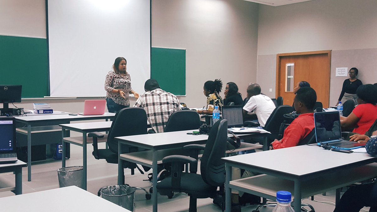 homevida's tweet image. @Ell_bebe taking the participants through the basics of scriptwriting #homevida2016 #scriptwritingworkshop