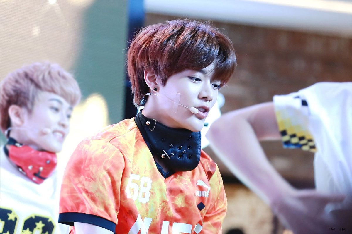TY0701_TA1026's tweet photo. 160910 스타필드 미니콘서트 #유타 #YUTA #NCT127 윹아 그 입술 뭐야ㅡ 귀엽고 애기같구 나윹아 난리났네 난리났어🙊💕💘
https://t.co/AJiYkaRMKy https://t.co/ZuWz3vHHsc