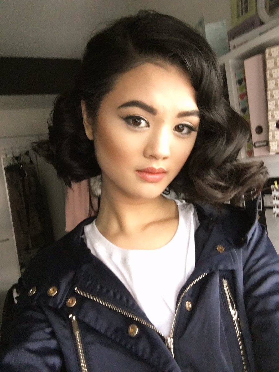 MandaBianca's tweet photo. One last picture before I take this makeup off and brush my hair out #todaysshoot https://t.co/fYI48GdQnI