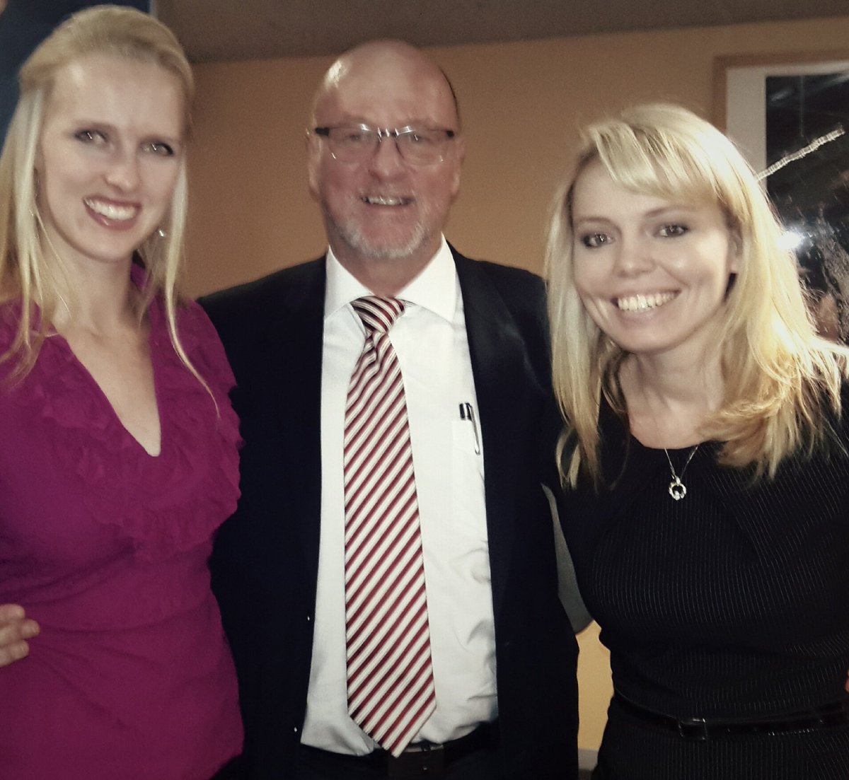 Urban_Econ's tweet photo. Tourism Unit proudly standing next to SA Tourism Minister,UP Tourism Symposium #DerekHanekom @Tourism_gov_za https://t.co/7WdiGLnBvi