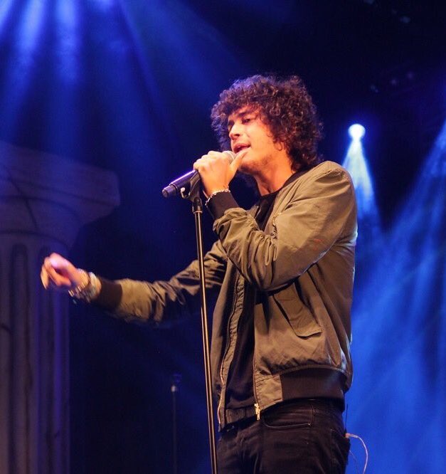 cathiepfister's tweet photo. @LoRoustandjee @Gregdimano ✨j'ai vu J.Perretta samedi à #Moveenscene il est immense ! YALL c'était de la folie 😊👍🏻 https://t.co/2kHebnEMMZ